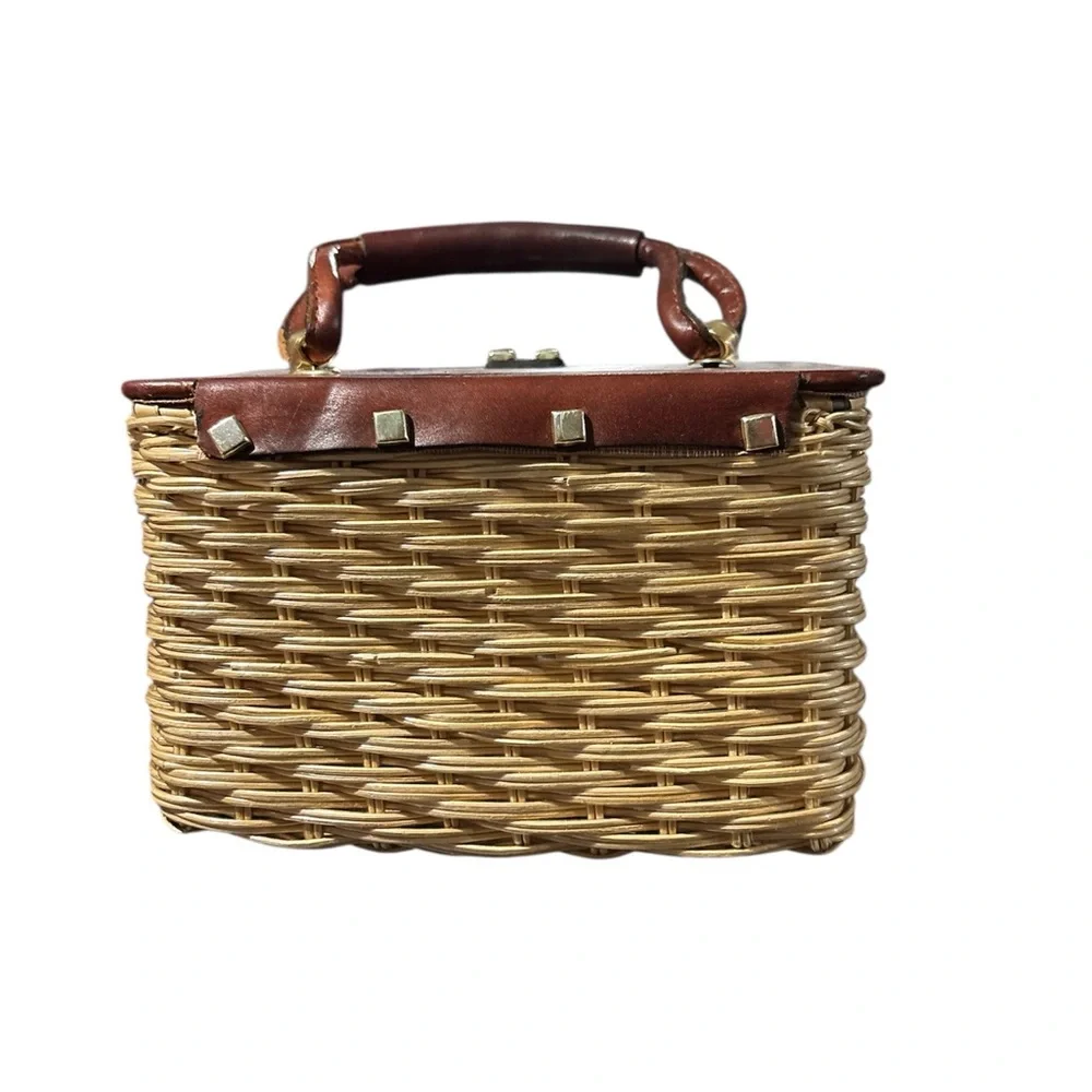 Vintage tan Wicker Basket Purse
Handbag gold hardware brown leather handles - Picture 3 of 8